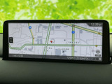 高精細な地図表示で、目的地まで迷わずスムーズに案内。渋滞情報もリアルタイムで確認でき、最適なルートを選択できます。長距離ドライブでも安心です。