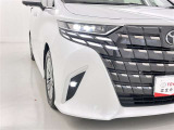 フォグランプ装着車です。暗い夜道の車両前方を明るく照らします