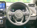 インテリアに合わせたデザインのステアリングは、運転される方のことも考え、運転しやすい形状、大きさです。是非一度、実際に触ってお確かめください。