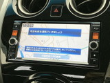 目的地への道案内をスムーズに行います。詳しい地図情報で、初めての場所でも安心して運転を楽しめます。ドライブの計画も立てやすくなっています。