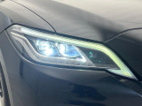 【三眼LEDヘッドライト】スタイリッシュな見た目の三眼LEDヘッドライトを装備♪スタイルだけでなく、夜間の走行も視界良好で安心してお乗りいただけます。