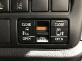 左右ともに大きくて便利なスライドドアを採用しています。両側ともに電動ドアは運転席からも開閉可能です。いち早く乗り込みたいお子様をタイミング良くドアを開けてお出迎え出来ます♪