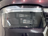 LEDヘッドライトは、点灯の瞬間から最大光量を発揮し、突然暗くなるトンネルなどでの安定感を高めます。