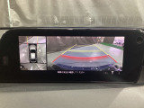 360度モニターは、4つのカメラによる前後左右・俯瞰映像でドライバーからは見えない領域の危険認知をサポート!全周囲の死角を減らし、狭い駐車場や幅寄せ、T字路の進入などの運転の安心感を高めます!