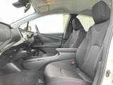運転しやすいように配置された操作系は、直感的に操作できます。シートの形状も体にフィットし、快適なドライブをサポートします。
