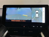 映像で見づらい車両周辺の確認をアシスト。クルマを真上から見ているような映像を表示。 運転席から確認しにくい車両周囲の状況を把握。