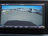 バックカメラ装備しております。駐車時に大変役に立ちますよ。駐車が苦手な方にも便利機能です。