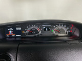 メーターの横に液晶カラーディスプレーを装備。航続可能距離等の情報やHonda SENSINGの注意・警告を表示します!