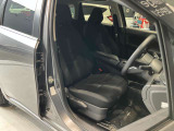 運転席、助手席です。座面も広くゆったりと座れてアームレストも付いているので重宝します。