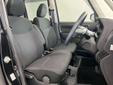 ゆったりと座れる運転席シートですのでストレスなく運転が出来ますよ!