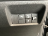 横滑りを防止するVSA等のスイッチは運転席の右側、手の届きやすい位置にあります。