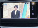 停車中には、地上デジタル放送を楽しめます。長距離移動の際の休憩時間に、ニュースや番組をチェックできます。