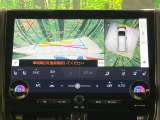 【パノラミックビューモニター】専用のカメラにより、上から見下ろしたような視点で360度クルマの周囲を確認することができます☆死角部分も確認しやすく、狭い場所での切り返しや駐車もスムーズに行えます。