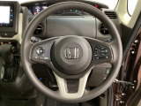 ハンドルにHondaセンシング系のクルーズコントロールやレーンキープアシストなどのスイッチと、オーディオの操作スイッチが装備されています。ハンドルから手を離さず安全に操作できます。
