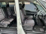 ヘタリもなく綺麗な状態です。シートリフトがついてますので、お好みのシートポジションで運転できます。