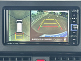 後方の状況を画面で確認できるバックモニター。狭い場所での駐車や車庫入れを、より安全かつスムーズに行えます。運転初心者の方にもおすすめです。