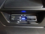 見栄えよくすっきりと収まるETC車載器です。高速道路の料金所をスムーズに通過でき、快適なドライブをサポートします。納車されたその日からすぐに遠出やロングドライブを楽しめます。