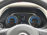 視認性の高いメーター類は、運転に必要な情報を的確に伝えます。運転に集中できる、シンプルで機能的なデザインです。
