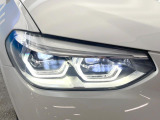 ●LEDヘッドライト:夜間走行時も良好な視界を確保し安心して運転できる高輝度LEDヘッドライトを装備!点灯速度が早く、消費電力も抑えられています。