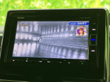 狭い場所での駐車も安心。後方の状況を画面で確認できるので、安全な運転をサポートします。運転初心者の方にもおすすめです。