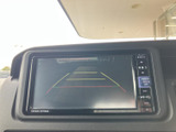 狭い場所での駐車や車庫入れをサポート。安全確認がしやすく、運転に自信がない方にもおすすめです。後方の状況をしっかり確認できます。