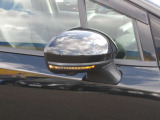 視認性の良いLEDドアミラーウィンカー  ドアミラ-ガラスにはリヤ熱線スイッチ連動のヒ-タ-が内蔵