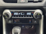 ●デュアルオートエアコン●!運転席と助手席で、それぞれお好みに合わせて温度設定が行えます♪