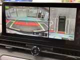 まるで真上から見ているような、視認性の良いアラウンドビューモニターです。駐車が苦手な方でもこれでらくらく駐車できますよ。