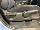 チップアップ機能により、座面が跳ね上がりますので背の高いお荷物の積載も可能です!