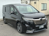 迫力ある大型メッキグリルとLEDヘッドライトで落ち着きのあるフロントマスクに!
