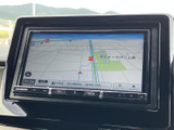 ドライバーをサポートする高機能ナビゲーションシステム。目的地設定からルート案内まで、快適なドライブを約束します。細部まで見やすい表示が魅力です。