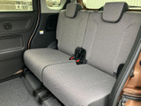後部座席からの眺めも良好。会話も弾み、楽しいカーライフを過ごせるでしょう。