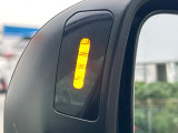 【リヤビークルディティクション】走行中、ドアミラーの死角になりやすい箇所に後続車が接近するとサイドミラー付近に警告を表示、ドライバーに注意喚起と、万一の際はハンドル操作をアシストをします。