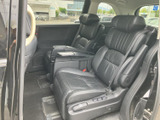 運転席からの視界は良好。操作性にも優れ、快適な運転をサポートします。上質な内装にも注目してください。