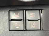 【プリクラッシュセーフティ】前方の車両等を検知し、衝突しそうな時は警報で注意を促し、ブレーキを踏む力をサポート。ブレーキを踏めなかった場合は衝突被害軽減ブレーキが作動、衝突回避をサポートします。