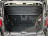 ■トノカバー付き/リバーシブル高さ調整機能付きカーゴフロア/リアシートを倒せば、広いラゲージスペースが確保できますので、荷物の多い時は便利です!