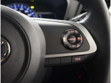 ハンドルから手を放さずに操作出来ますので、安全運転にもつながりますね
