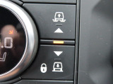 【電子制御エアサスペンション】搭載!最新のクロスリンクサスペンションによってドライビング性能がさらに進化しました。日常のオンロードから、困難を極めるオフロードまで幅広い路面環境に対応します。
