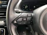 【ステアリングスイッチ】左です。ステアリングから手を離さず、運転に集中したまま手元でマルチインフォメーションディスプレイの操作などができます。