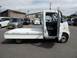 すべての車に外装のコーティングと各種ルームクリーニングを施工いたします!外装も内装も愛車はいつもピカピカキレイが気持ちいいですね♪