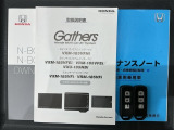 スマートキーは鍵をバッグに入れたままでもドアロックの開閉やエンジンのON・OFFができます。夜間や雨の日も鍵を探さなくて良いので便利です。