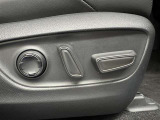 パワーシート搭載。微妙な調整が手軽にでき、最適なポジションで運転することが可能です。