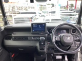 フロントガラスが大きく、ワイドな視界で運転もしやすくなるように、設計されています。