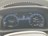 見やすいメーター類が、運転に必要な情報を分かりやすく伝えます。デザイン性と機能性を両立し、安全運転をサポートします。