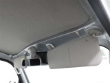 運転席側サンバイザーにはチケットホルダー付きです