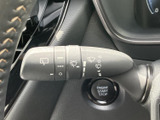 雨天時でもクリアな視界を確保するワイパーレバー。操作も簡単で、安全運転をサポートします。悪天候時でも安心です。
