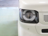 LEDヘッドライトは、点灯の瞬間から光量を発揮し、突然暗くなるトンネルなどでの安定感を高めます。