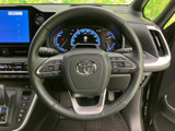 握りやすいステアリング形状で、快適な運転操作を実現。運転の楽しさを高めます。