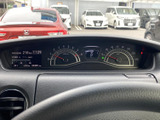 視認性の高いメーター類で、運転情報を的確に把握できます。走行状況が一目でわかり、安全運転をサポートします。落ち着いたデザインも魅力です。