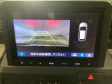 バックカメラが付いているので、車庫入れもラクラクです♪更にバンパーに取り付けられたソナーセンサーで、障害物を音とナビゲーション画面で知らせてくれます♪